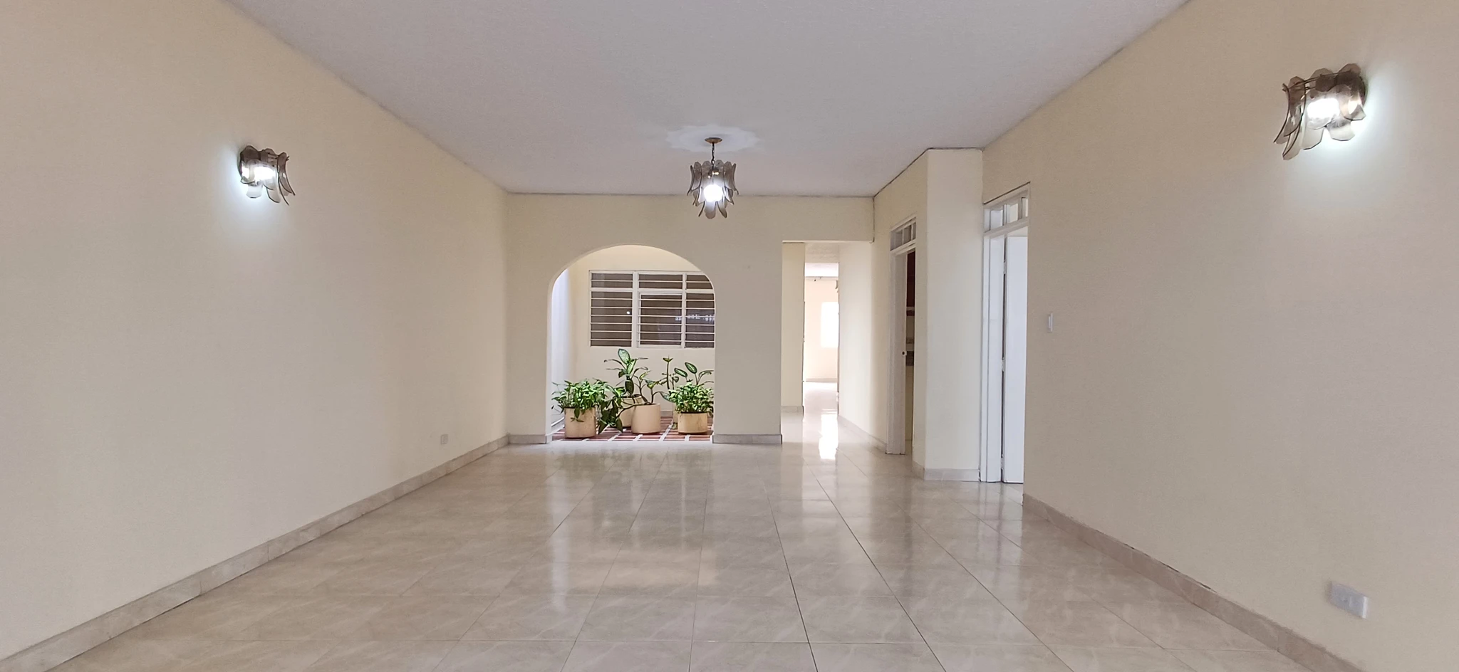 Venta Casa de 1 piso con 2 Apartamentos arriba, Sur de Cali, B. Gran Limonar