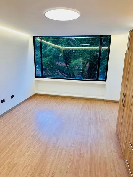 Apartamento remodelado con acabados de lujo en Chicó Norte, junto al Parque de la 93 — foto 2 de 13