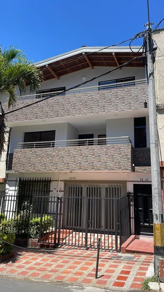 Apartamentos remodelados • balcón + patio • para estrenar • belén miravalle