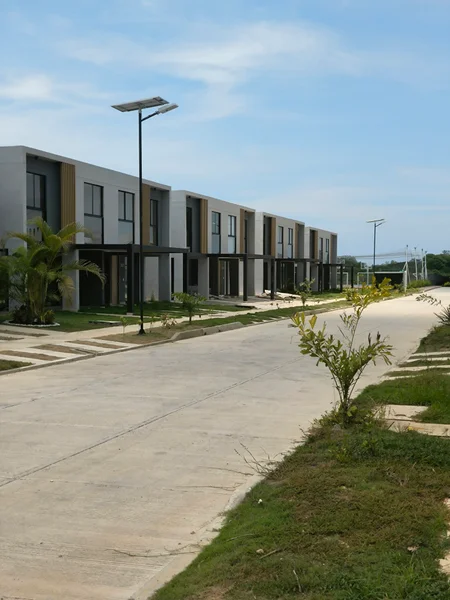 Casa de dos pisos sobre planos en Doral West, Cartagena | 3 habitaciones y 3 baños — foto 2 de 14